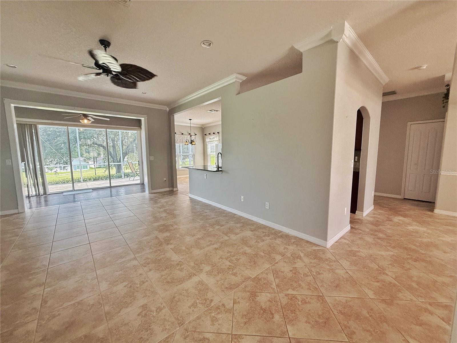 2222 Caxton Ave Property Photo 6