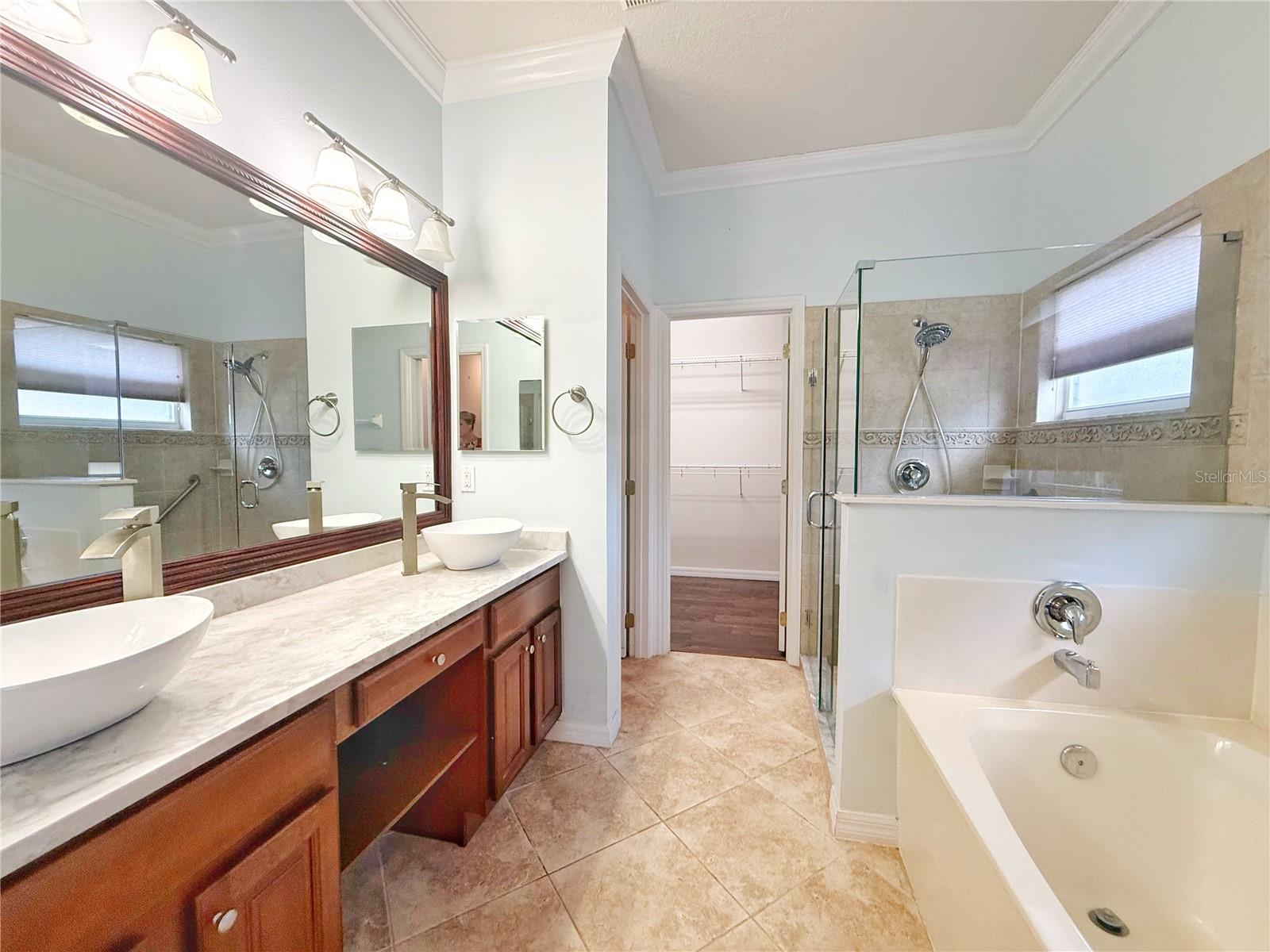 2222 Caxton Ave Property Photo 11