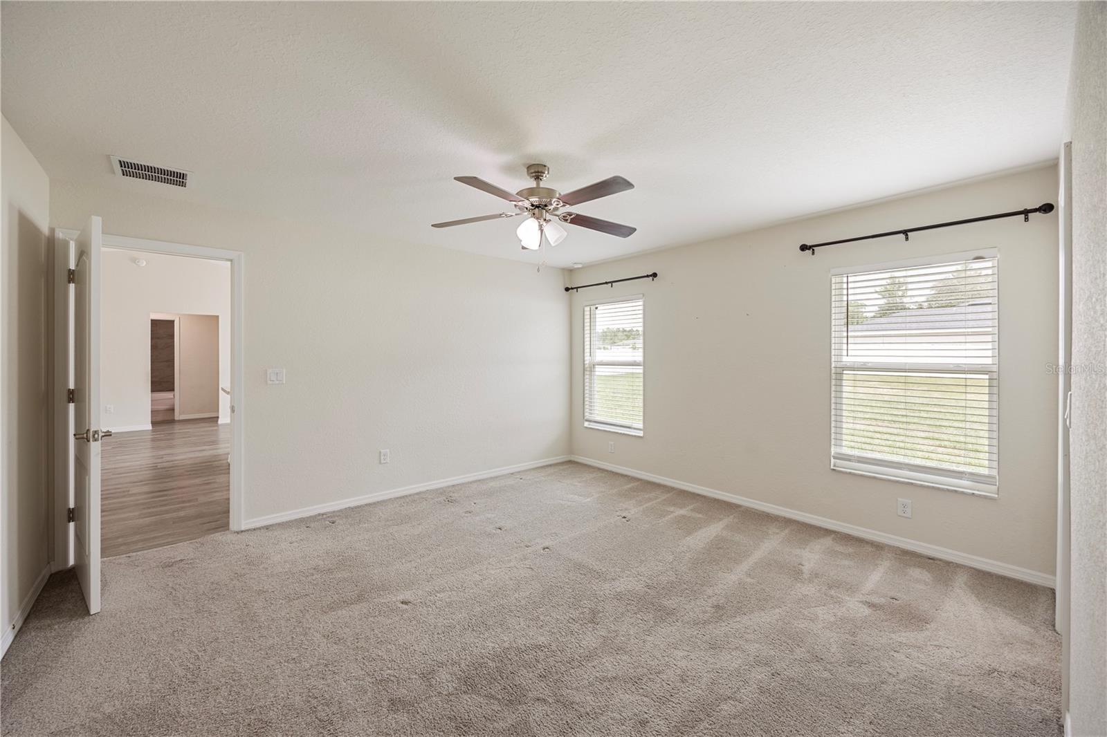 476 Marion Oaks Pass Property Photo 8