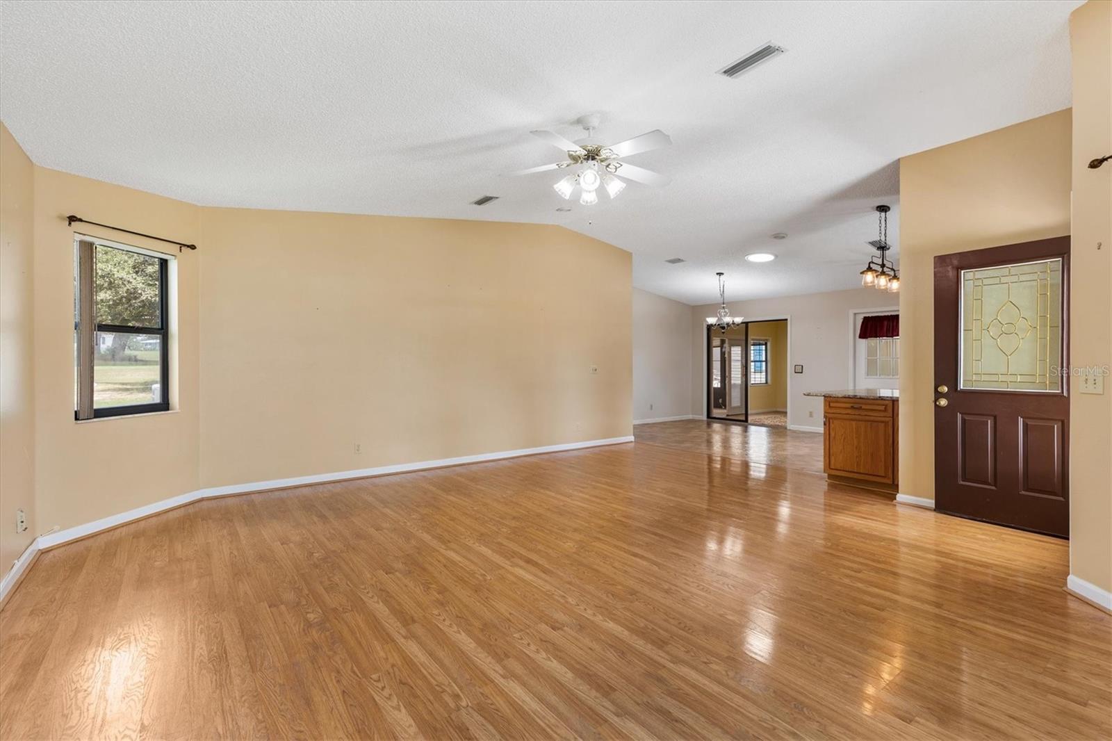 1532 E Schwartz Blvd Property Photo 6