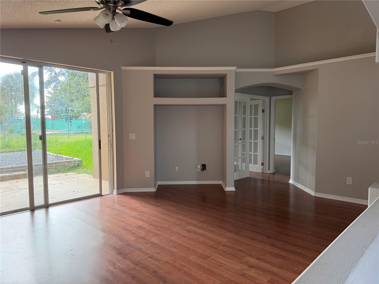 1079 Stoneham Dr Property Photo 3
