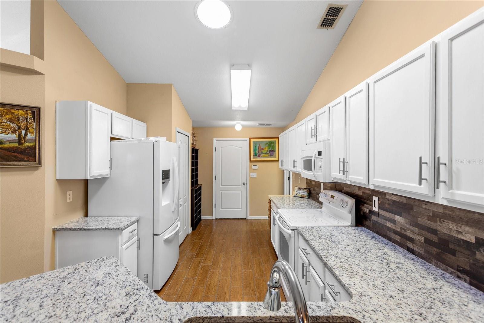 10217 Spring Moss Ave Property Photo 10