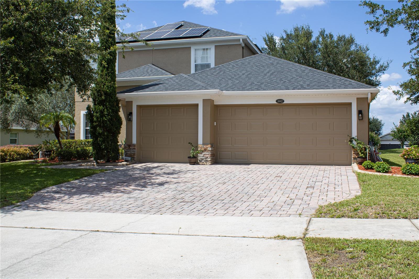 1112 Glenraven Ln Property Photo 2