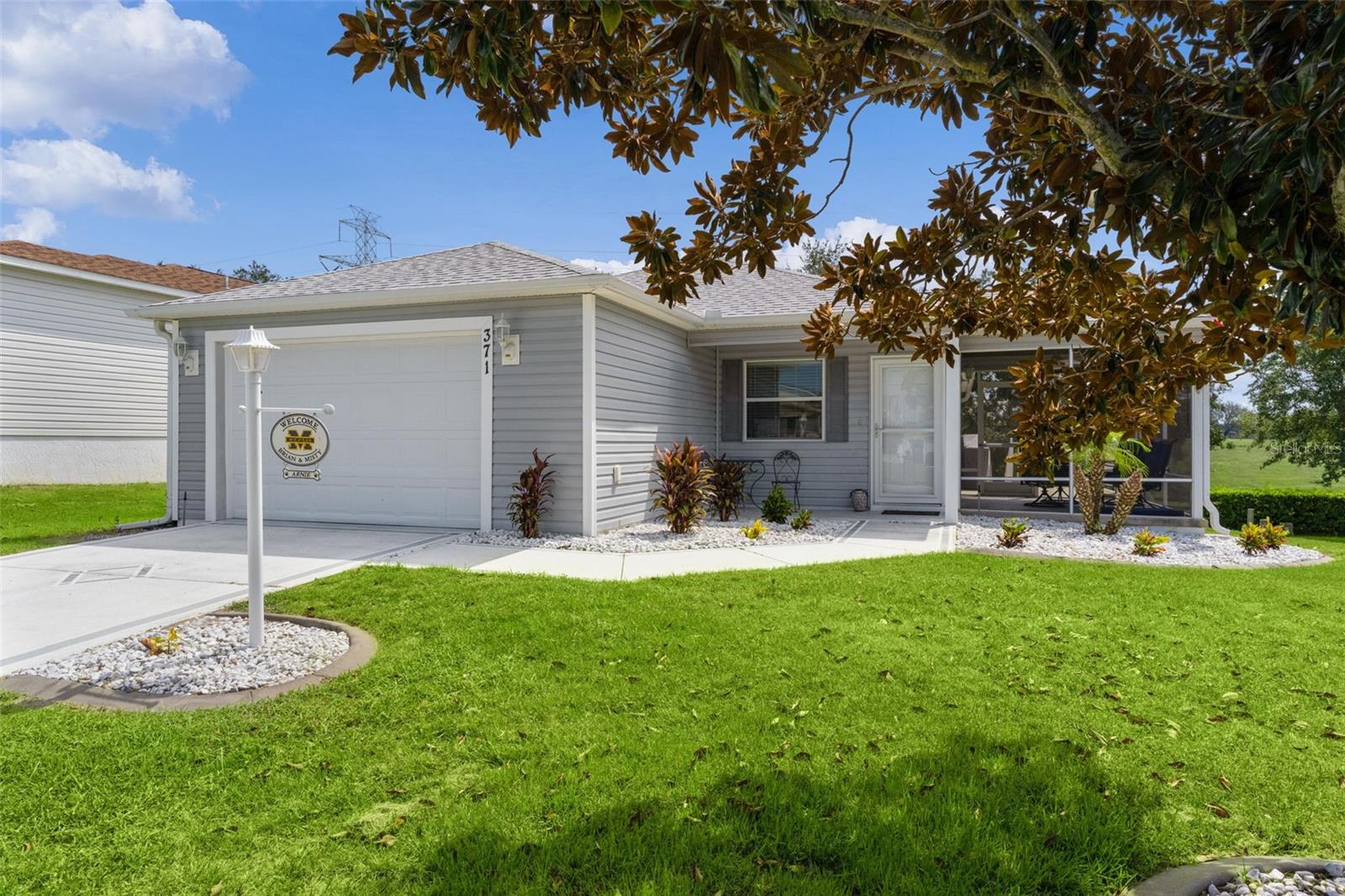 371 Arbella Loop Property Photo 4