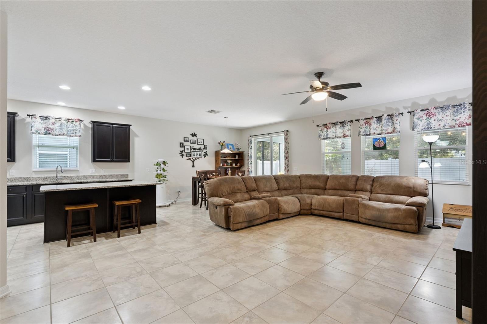 1120 White Water Bay Dr Property Photo 14