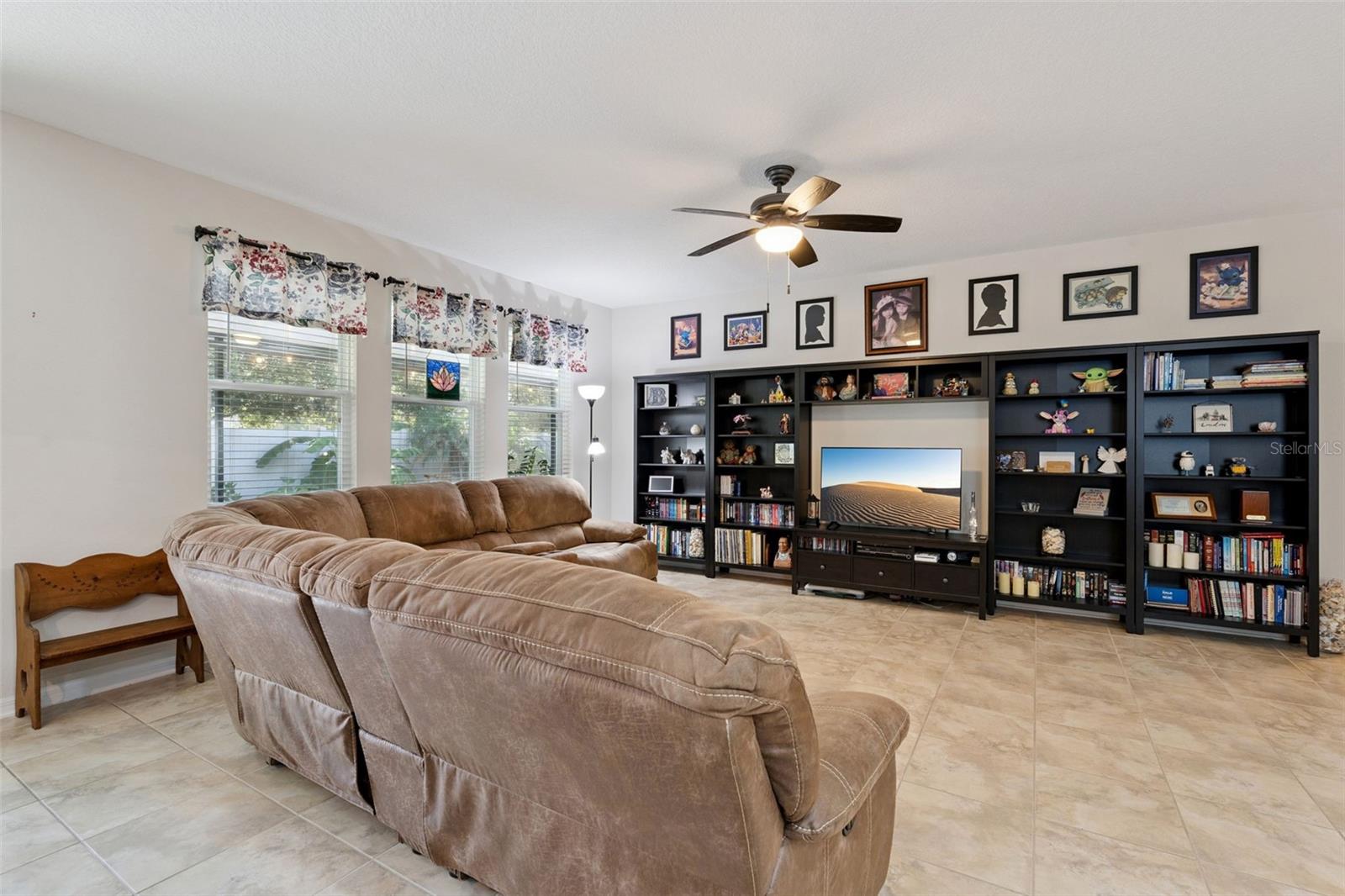 1120 White Water Bay Dr Property Photo 16