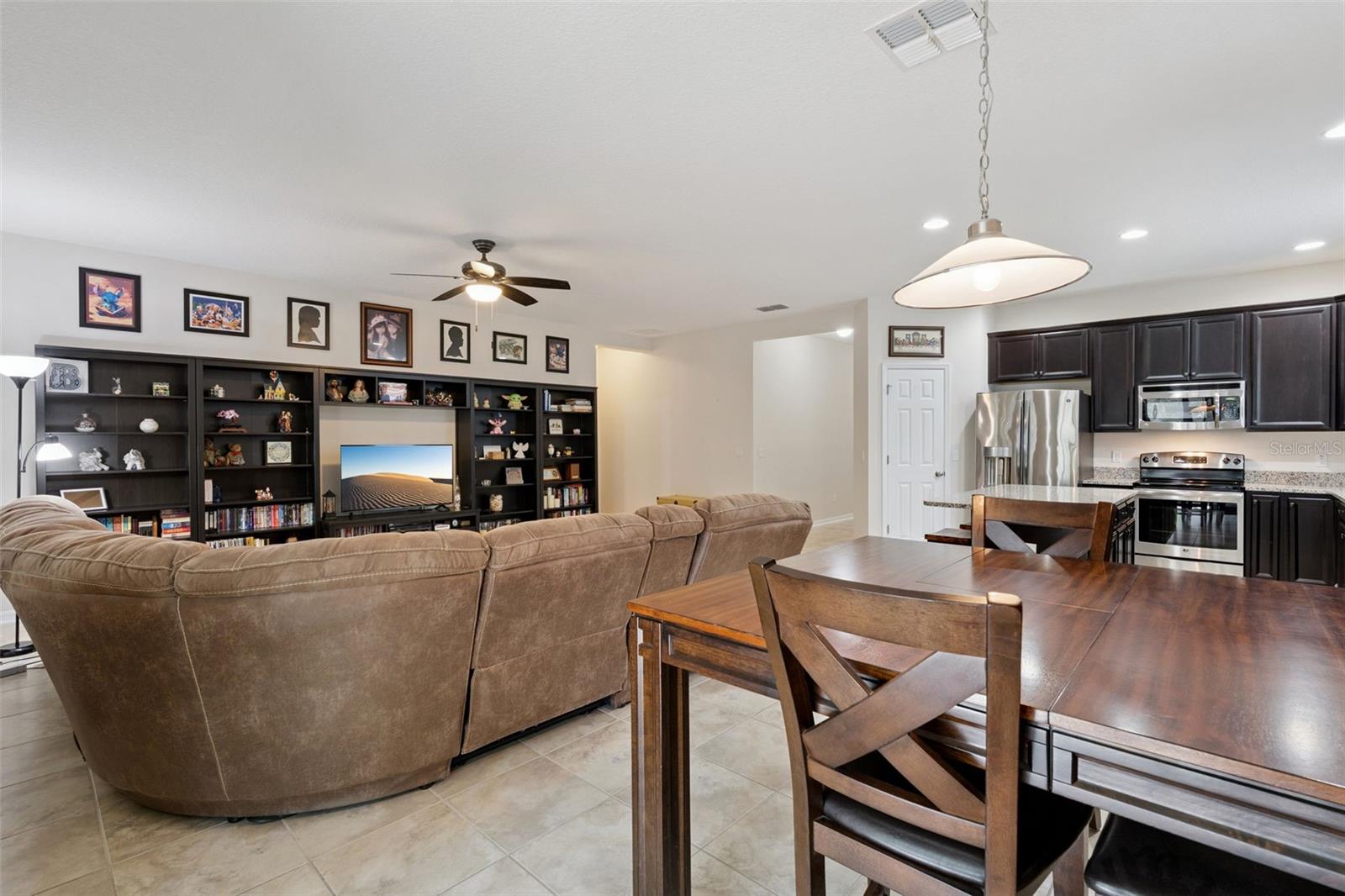 1120 White Water Bay Dr Property Photo 17