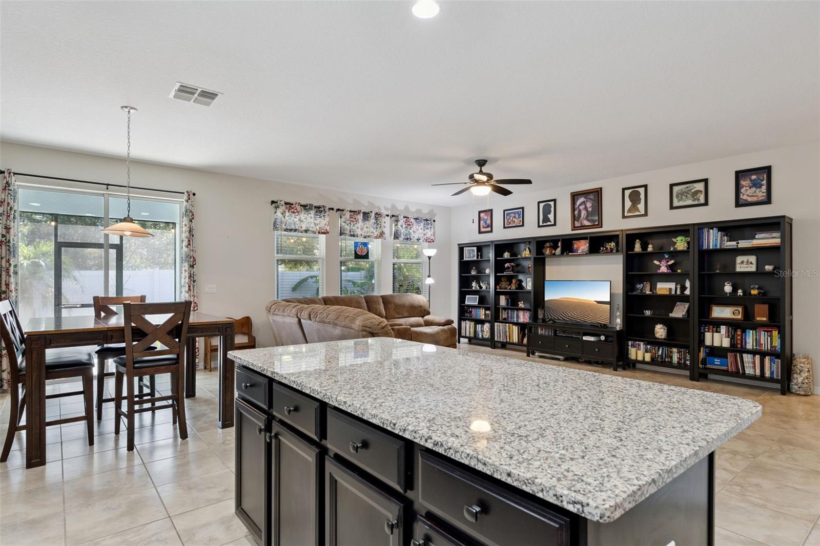 1120 White Water Bay Dr Property Photo 19