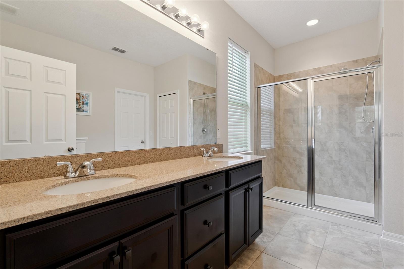 1120 White Water Bay Dr Property Photo 25