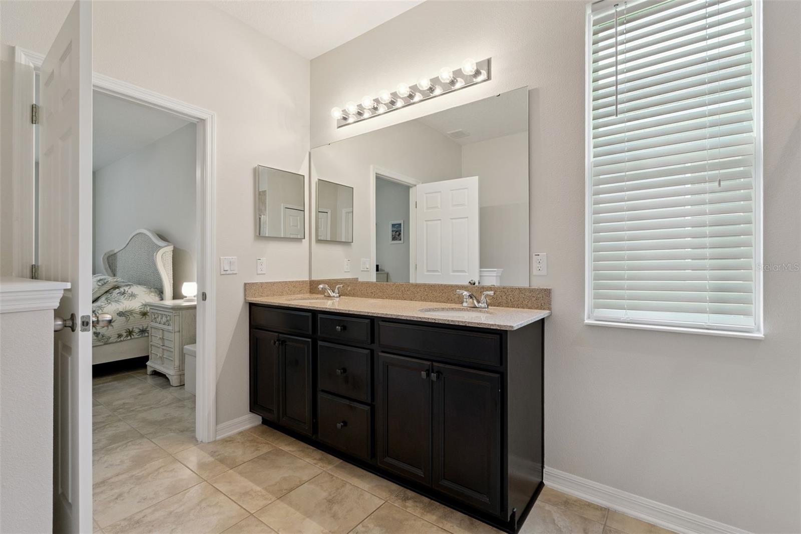 1120 White Water Bay Dr Property Photo 26