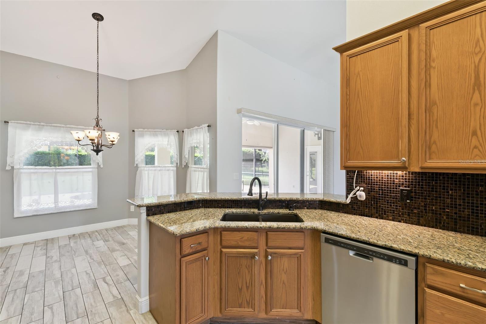 10520 Jardim De Largo St Property Photo 28