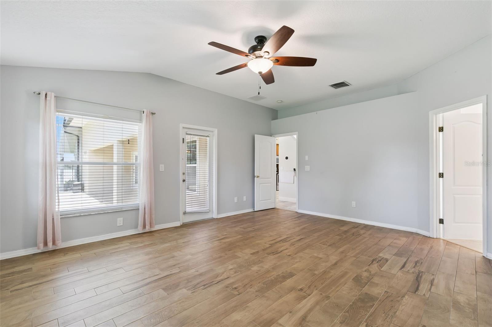 10520 Jardim De Largo St Property Photo 34
