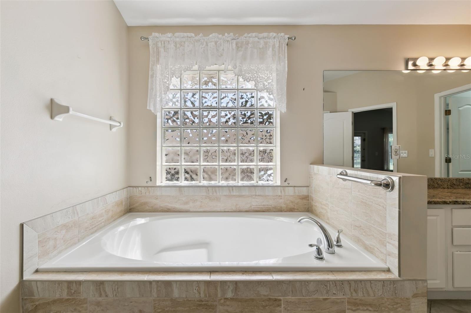 10520 Jardim De Largo St Property Photo 38