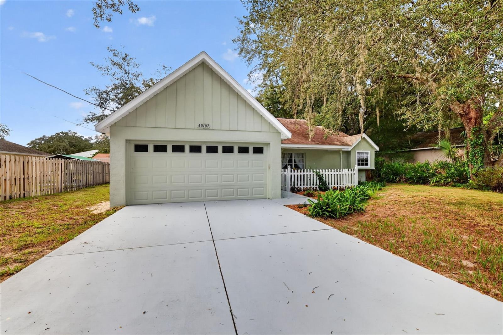 40107 Oakridge Dr Property Photo 1