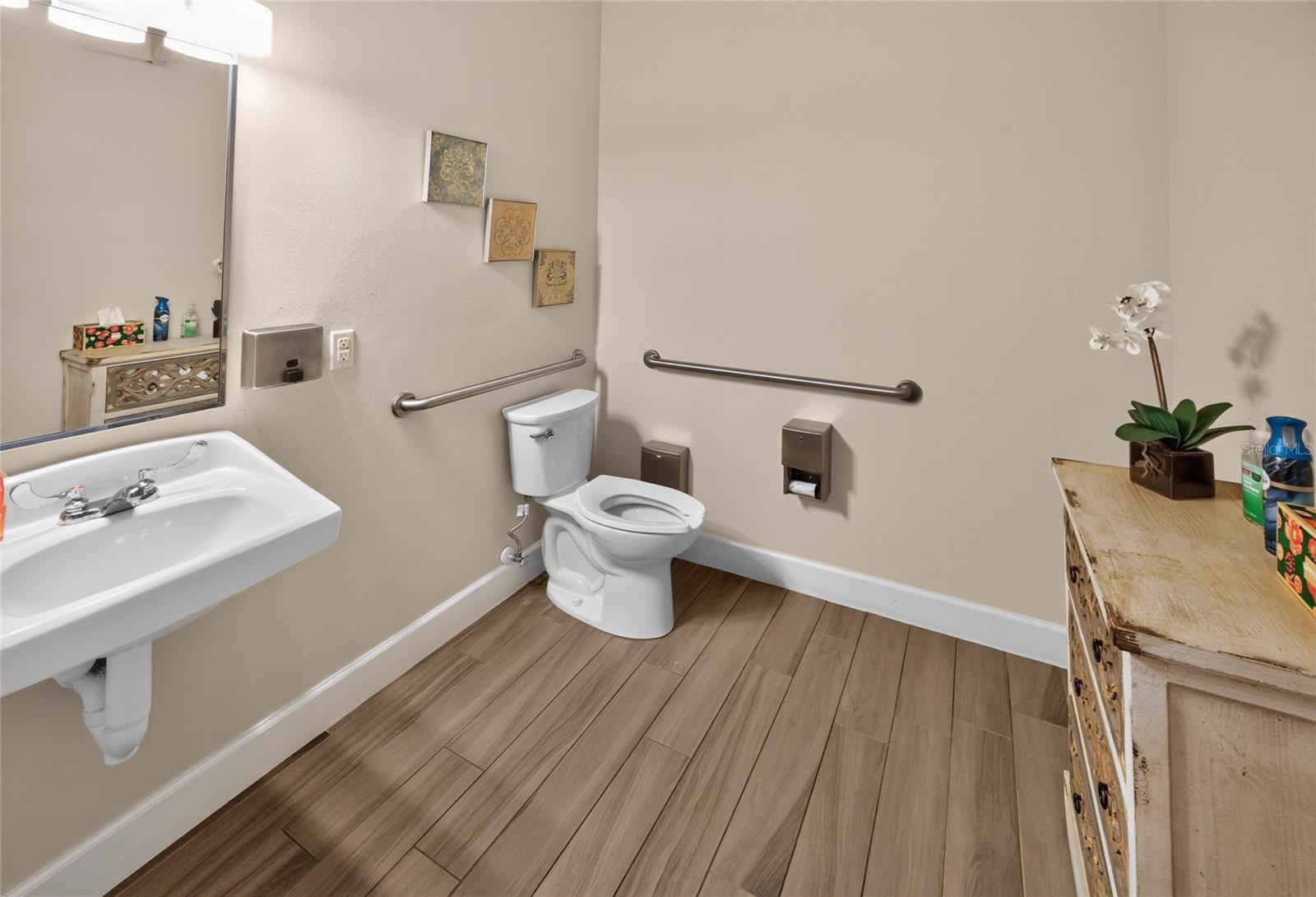 840 & 842 Highway 466 Property Photo 15