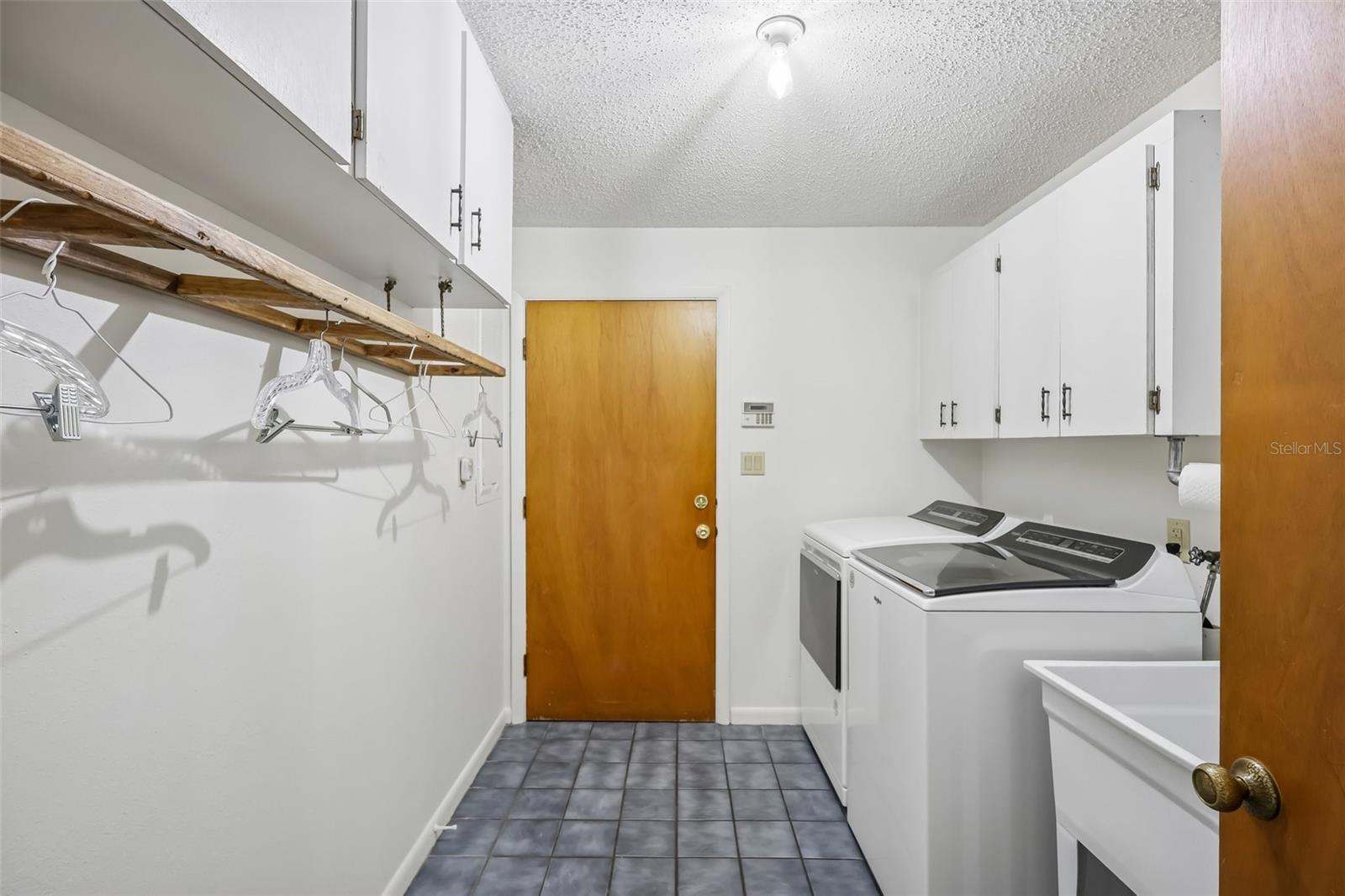 209 Jasper St Property Photo 14