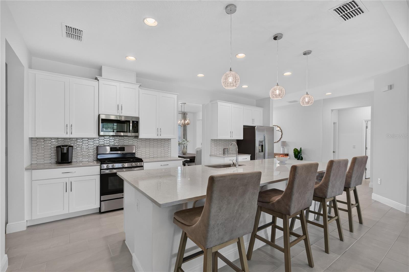 4937 Golden Zenith Way Property Photo 8