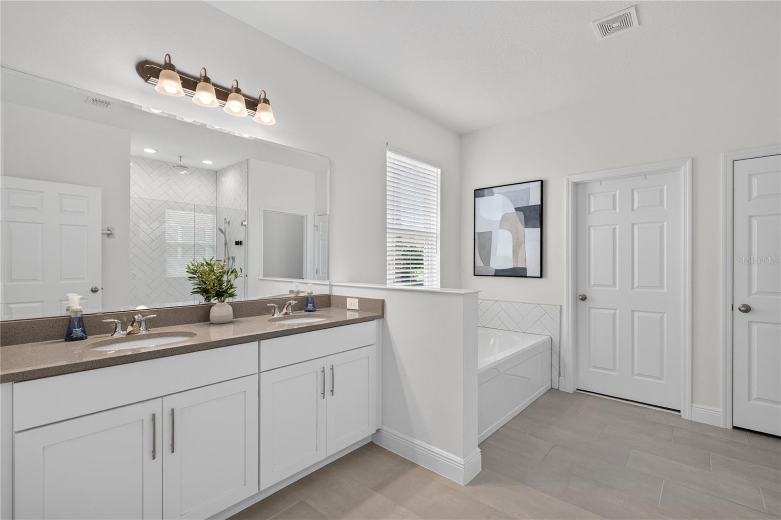 4937 Golden Zenith Way Property Photo 17