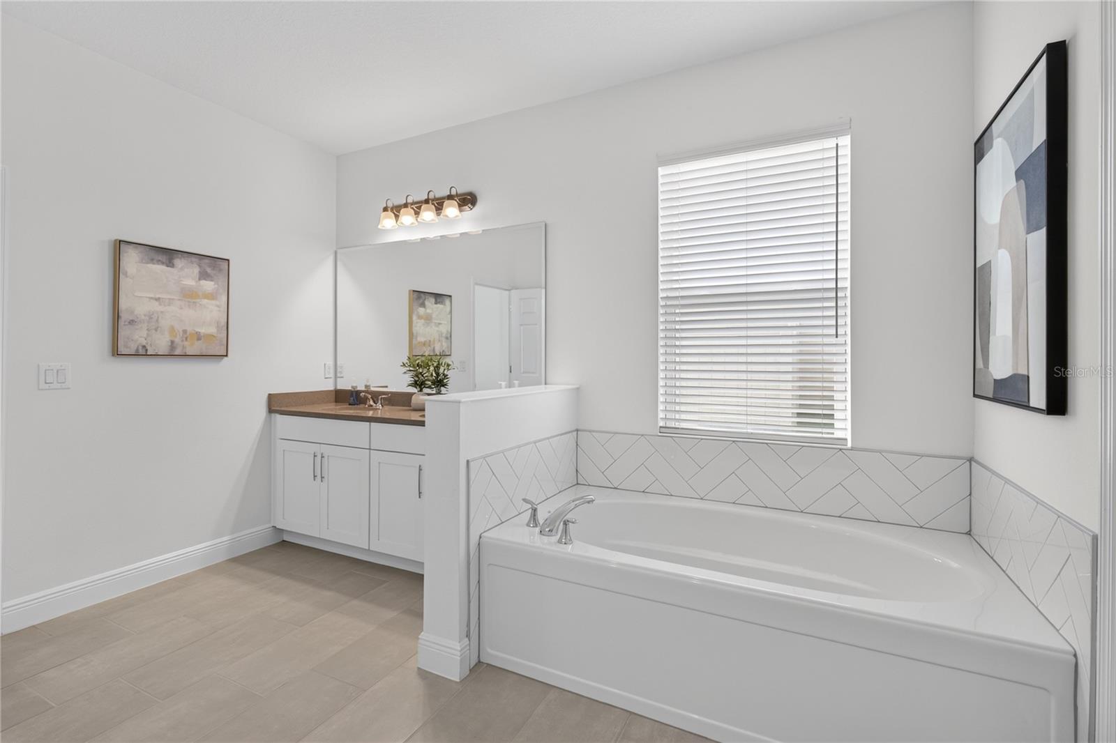 4937 Golden Zenith Way Property Photo 18