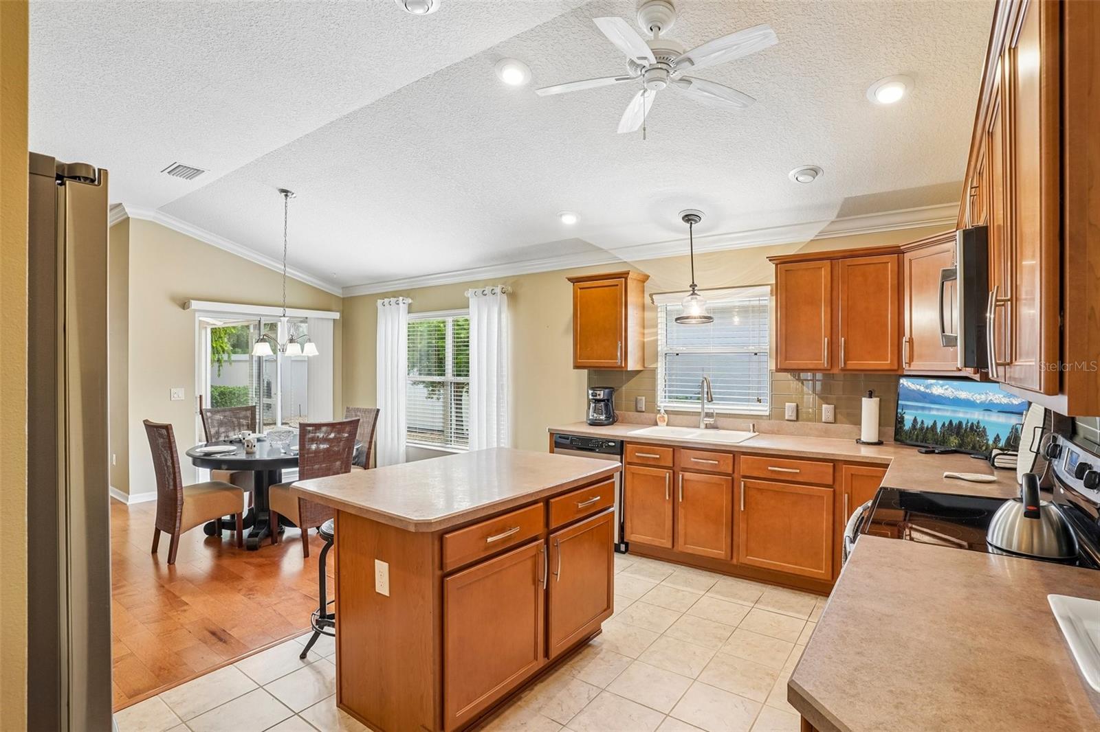 583 Arteaga Way Property Photo 18