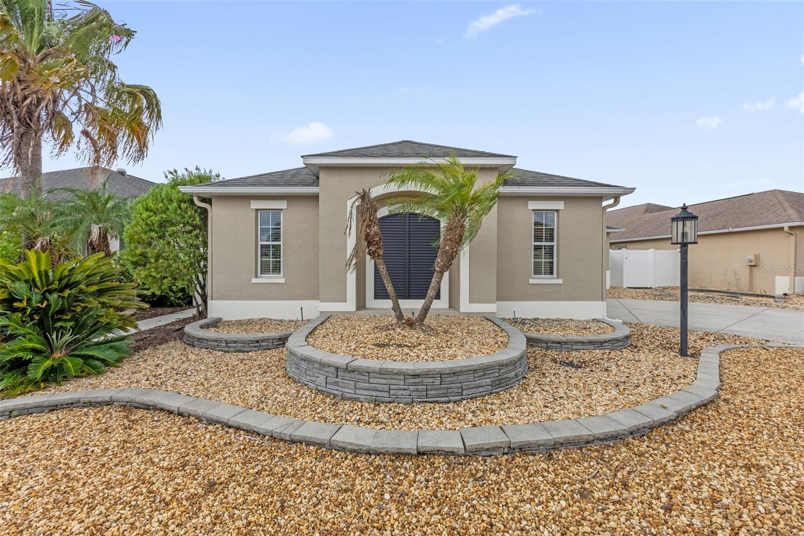 694 Avecilla Dr Property Photo 4