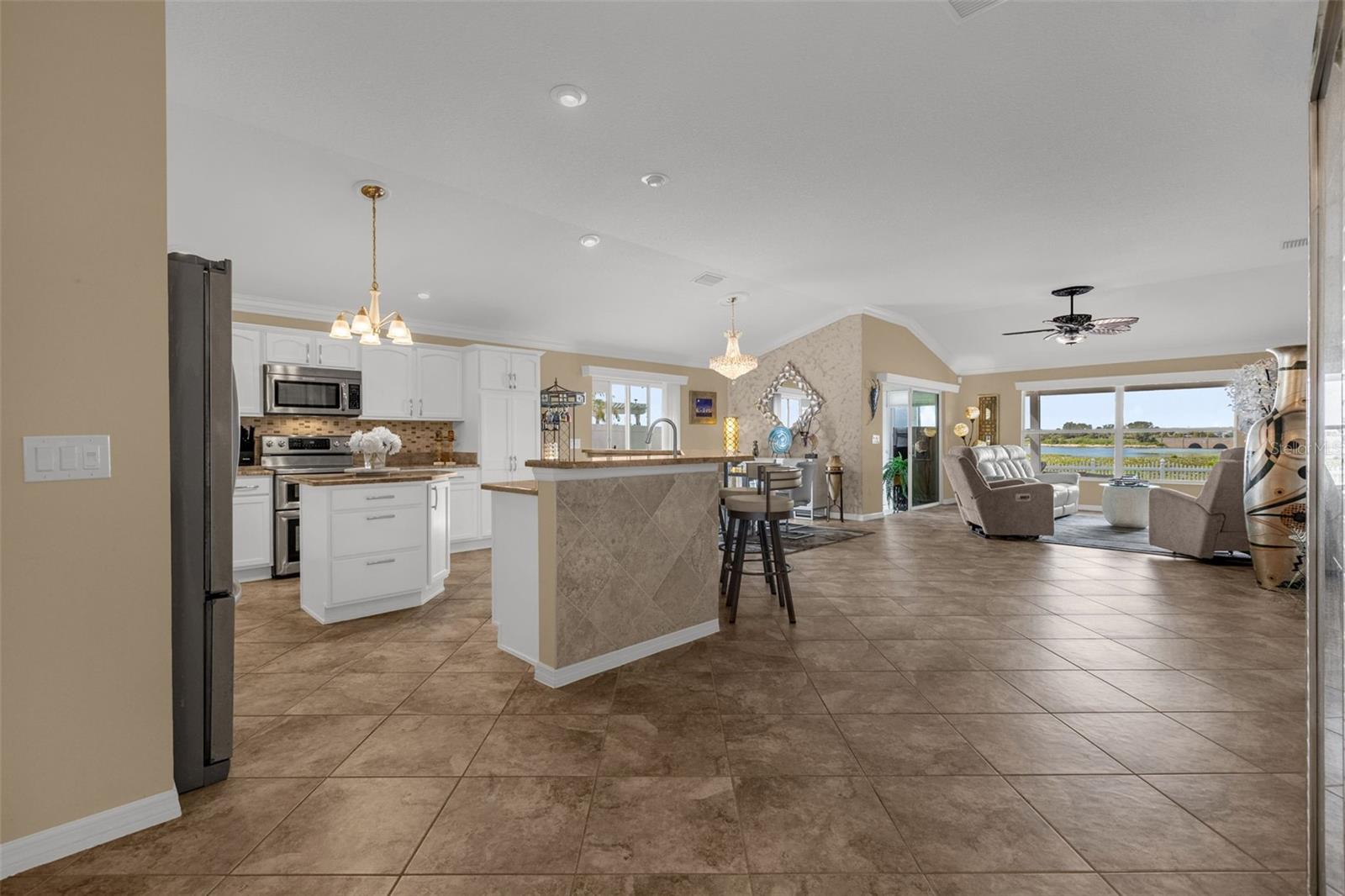 694 Avecilla Dr Property Photo 12