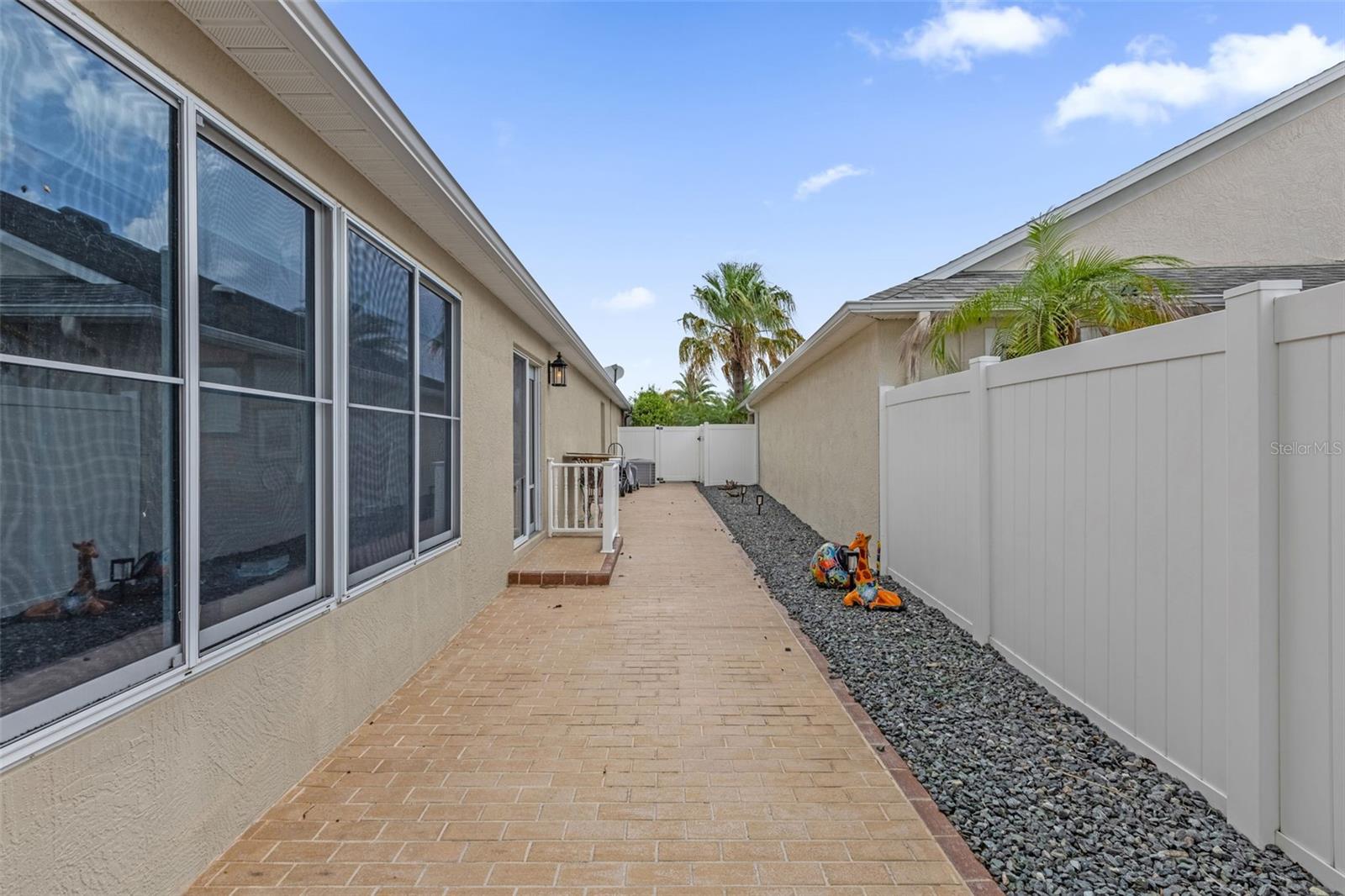 694 Avecilla Dr Property Photo 32