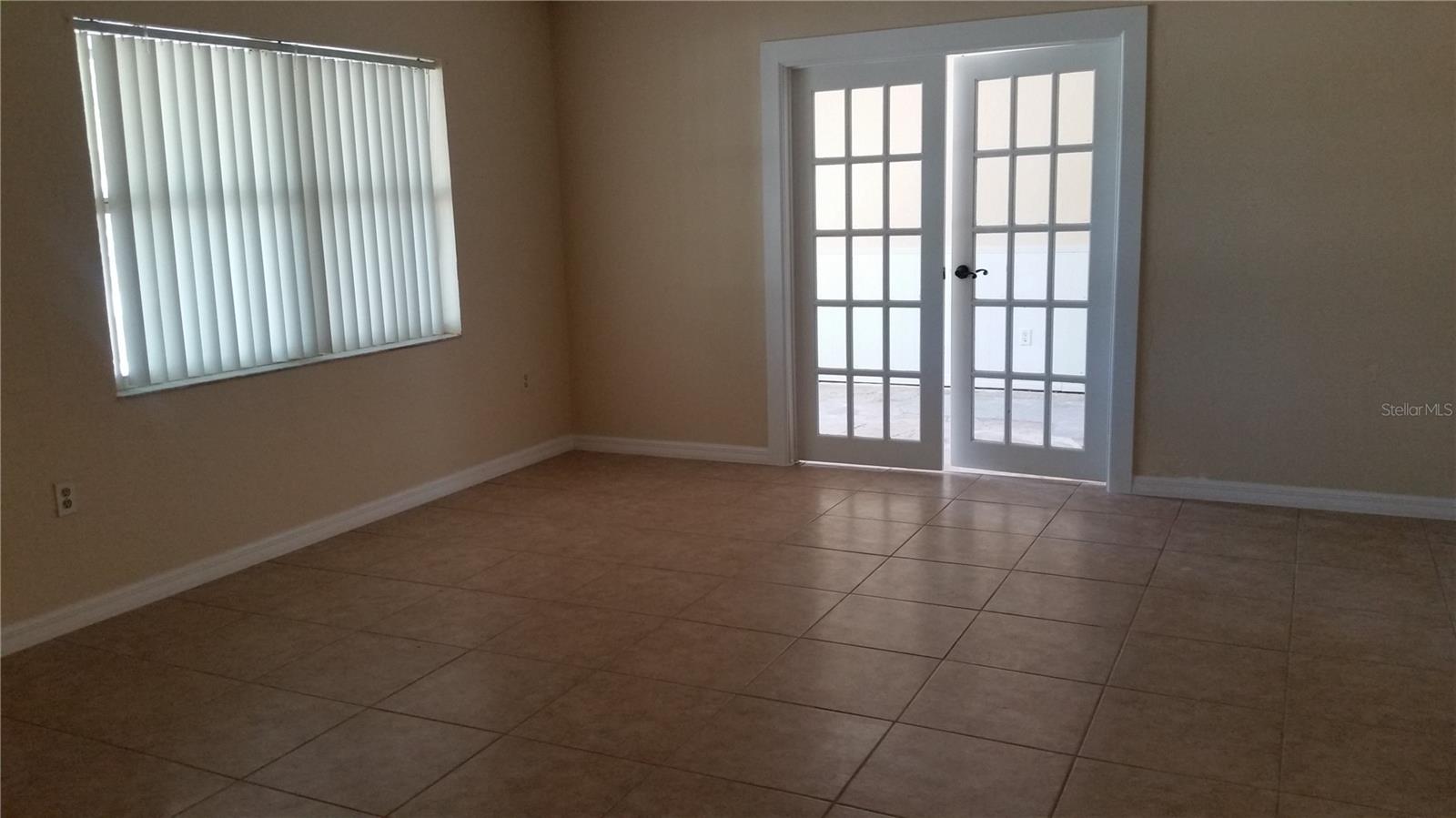 931 Cedar Cir Property Photo 5