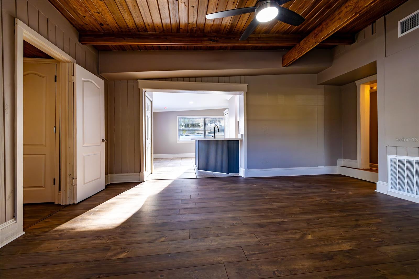 2026 Sunset Ln Property Photo 10