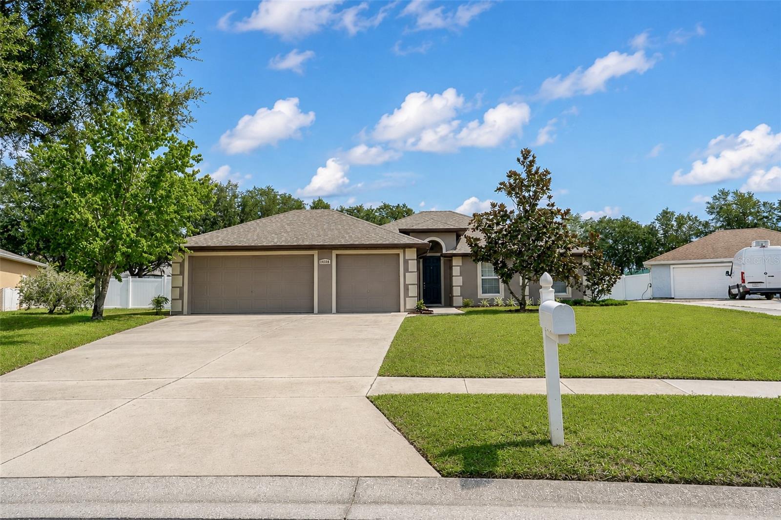 10105 Lenox St Property Photo 2