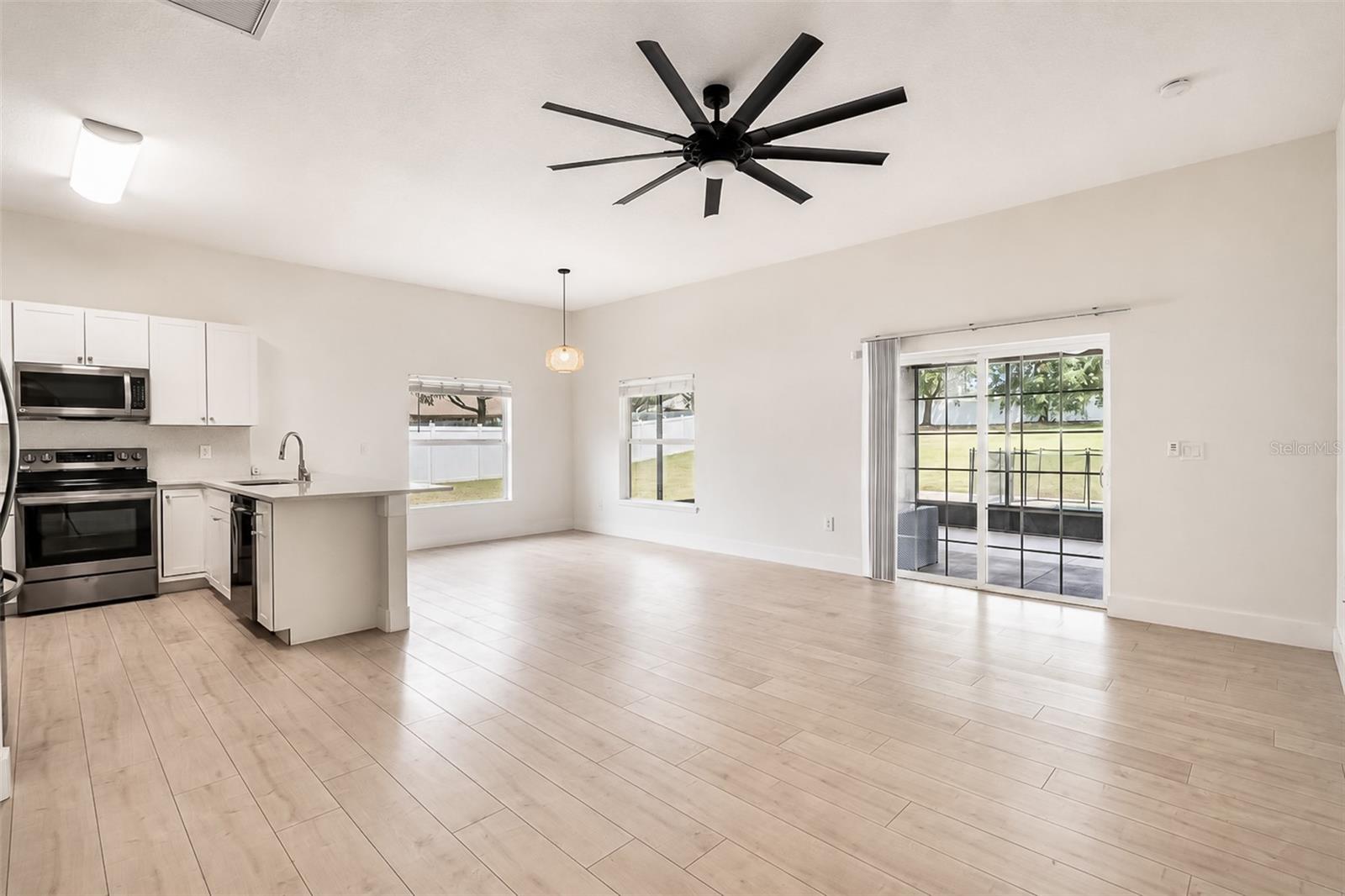 10105 Lenox St Property Photo 4