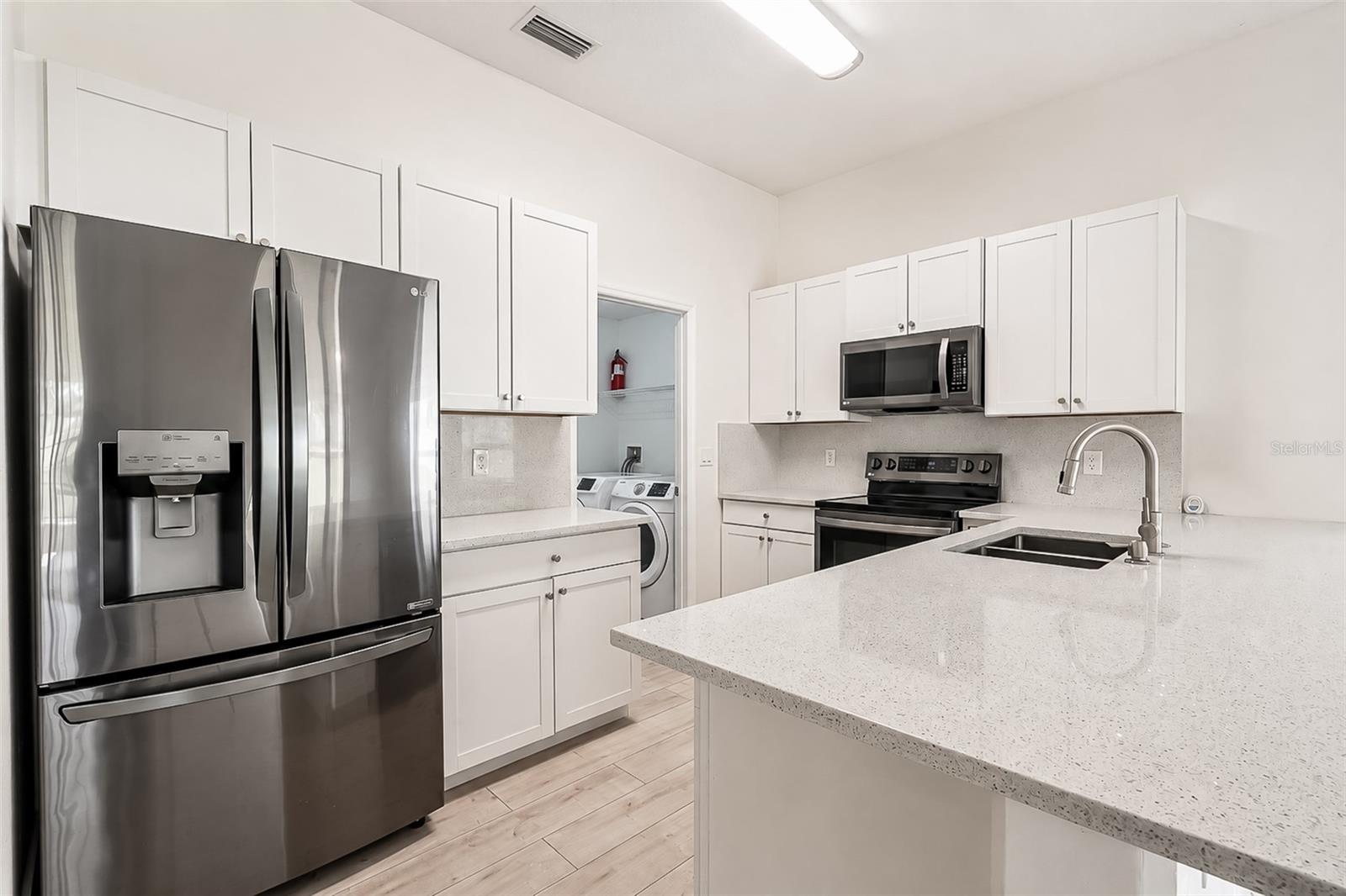 10105 Lenox St Property Photo 6