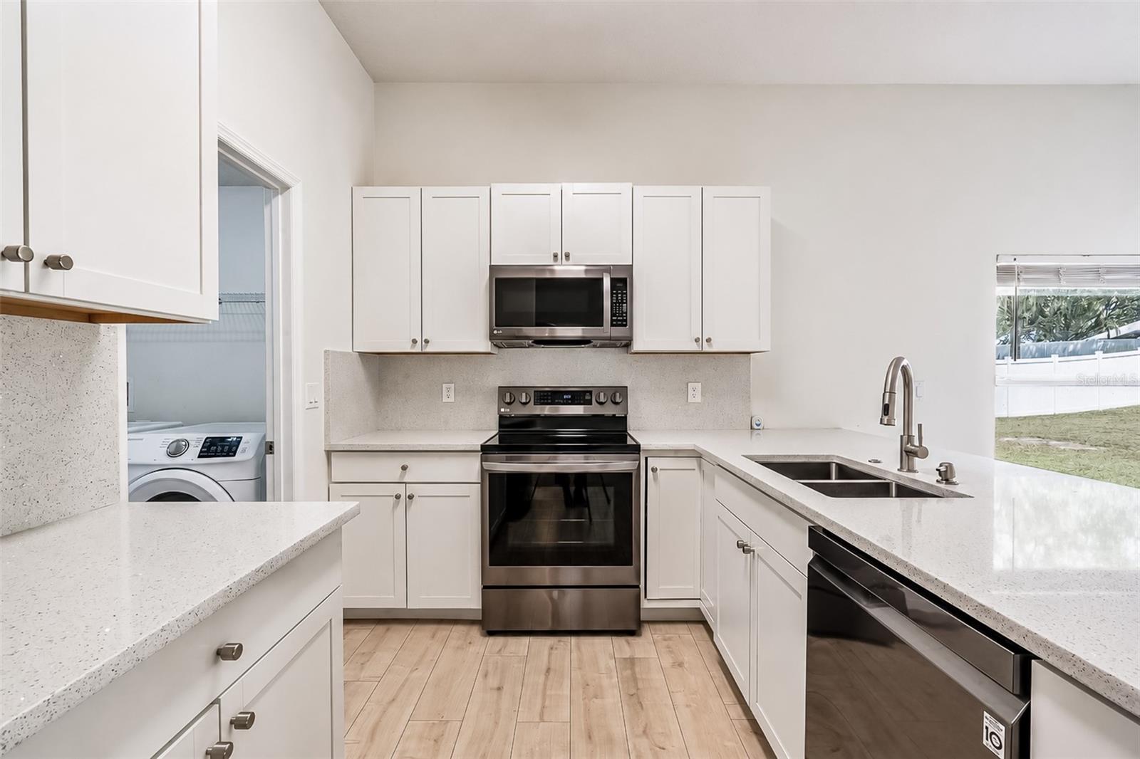 10105 Lenox St Property Photo 8