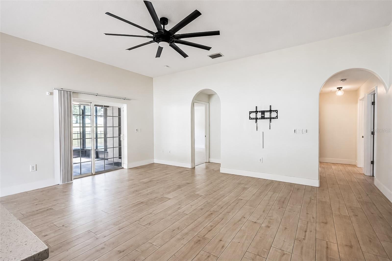 10105 Lenox St Property Photo 13
