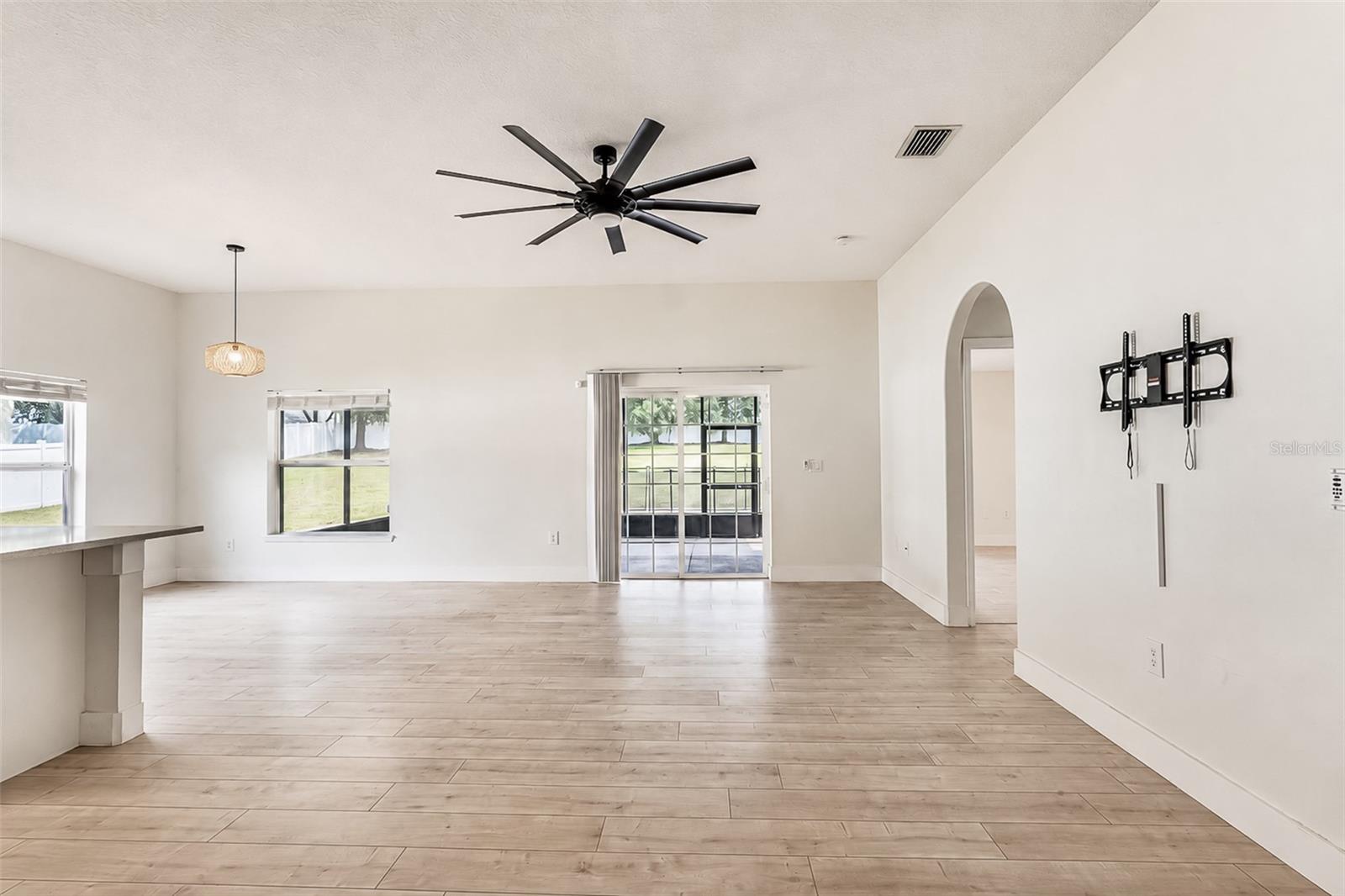 10105 Lenox St Property Photo 16