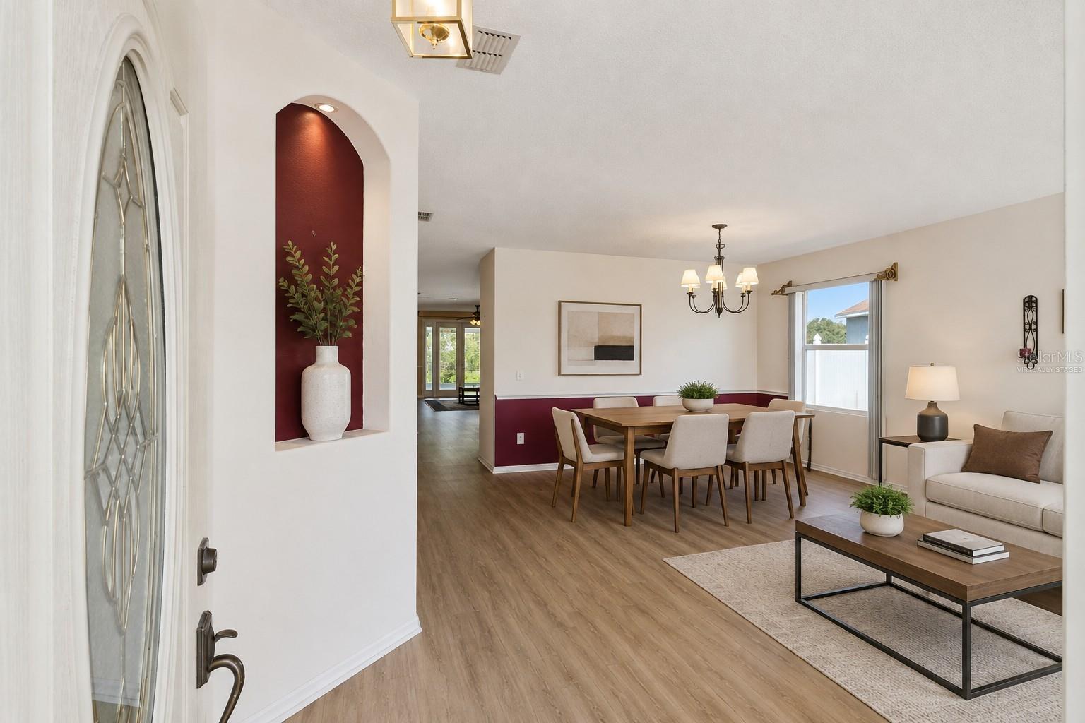 448 Cotswold Cir Property Photo 2