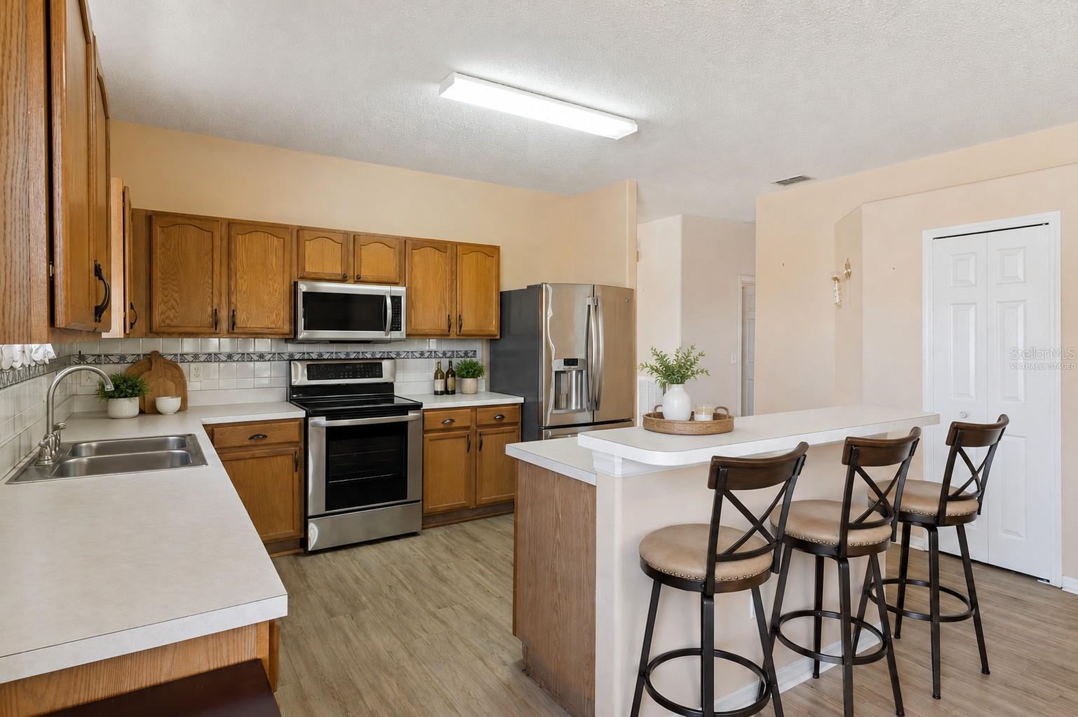 448 Cotswold Cir Property Photo 3
