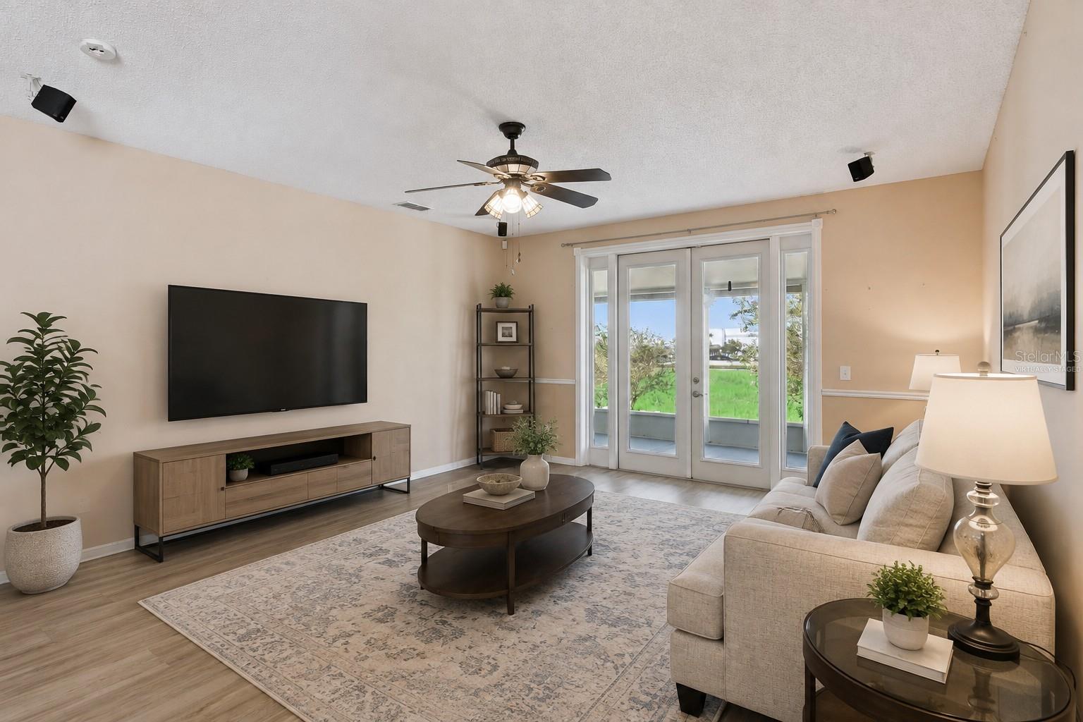 448 Cotswold Cir Property Photo 4
