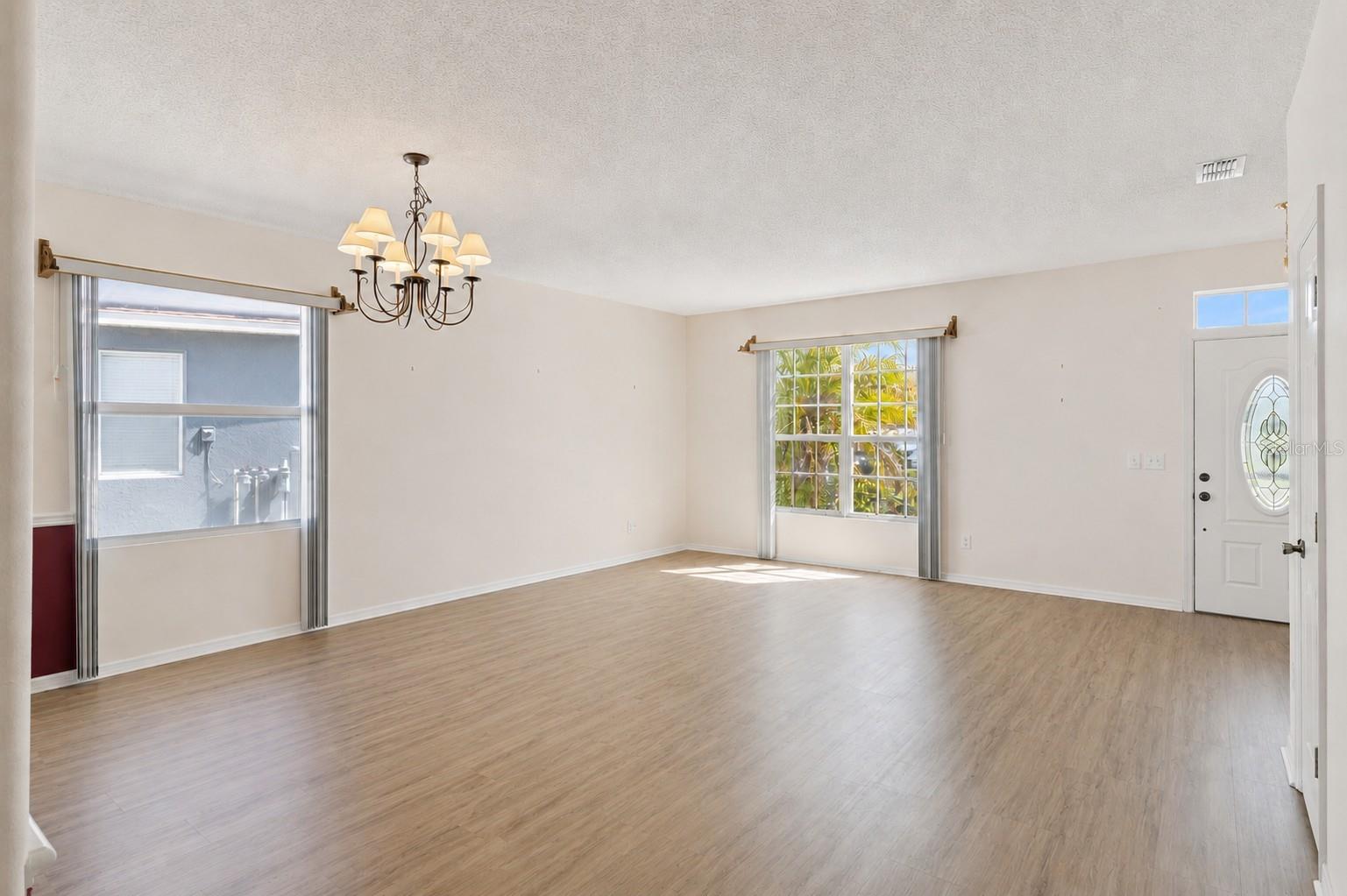448 Cotswold Cir Property Photo 14
