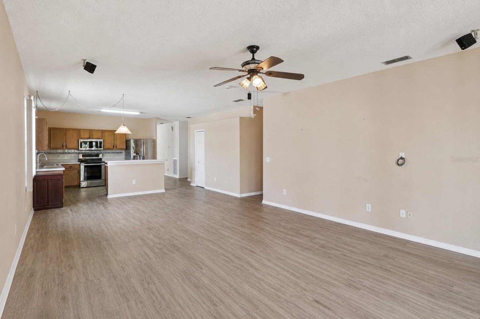 448 Cotswold Cir Property Photo 16