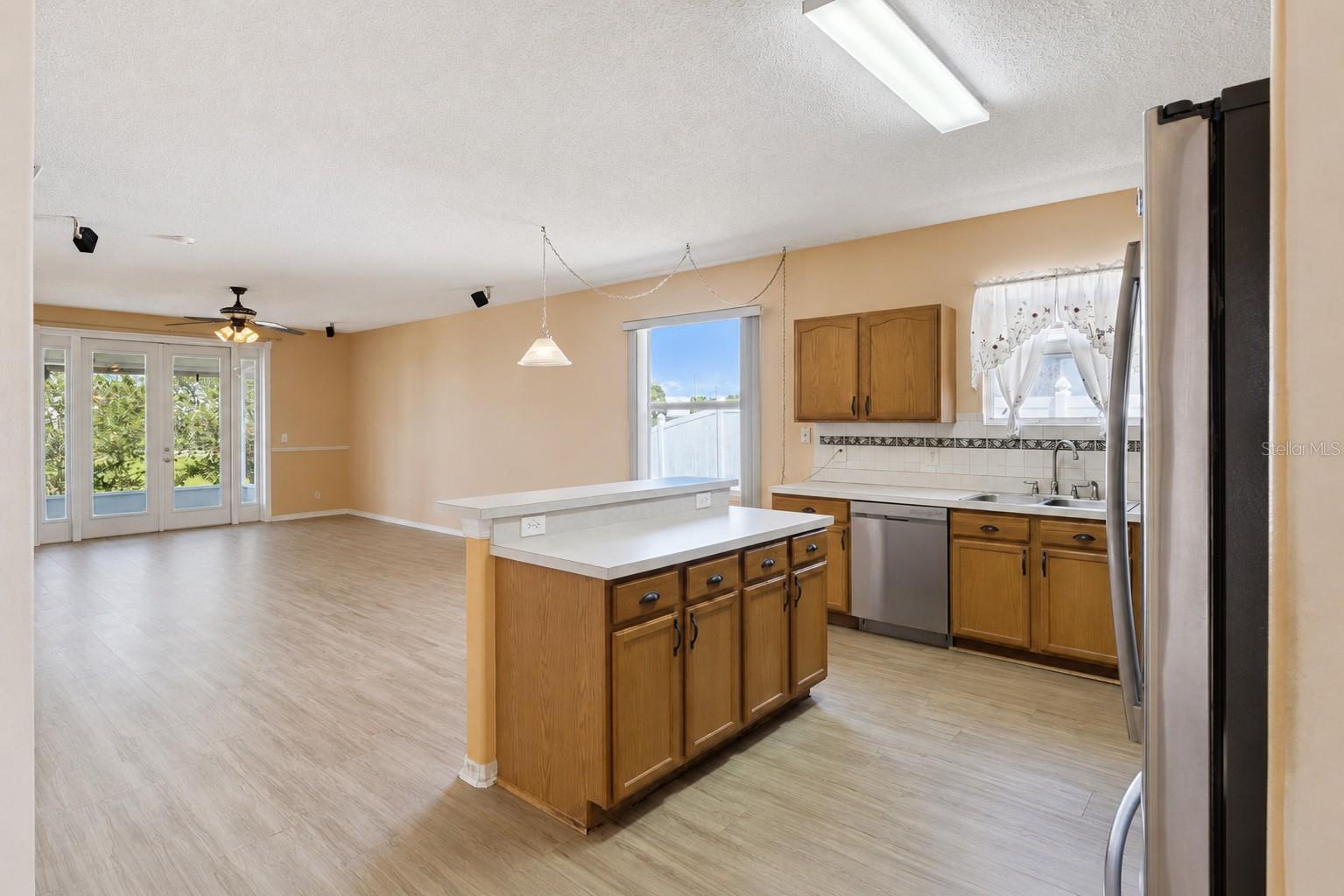 448 Cotswold Cir Property Photo 18