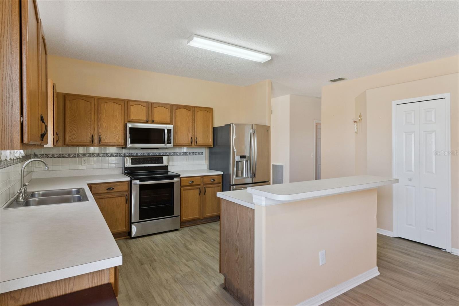448 Cotswold Cir Property Photo 20