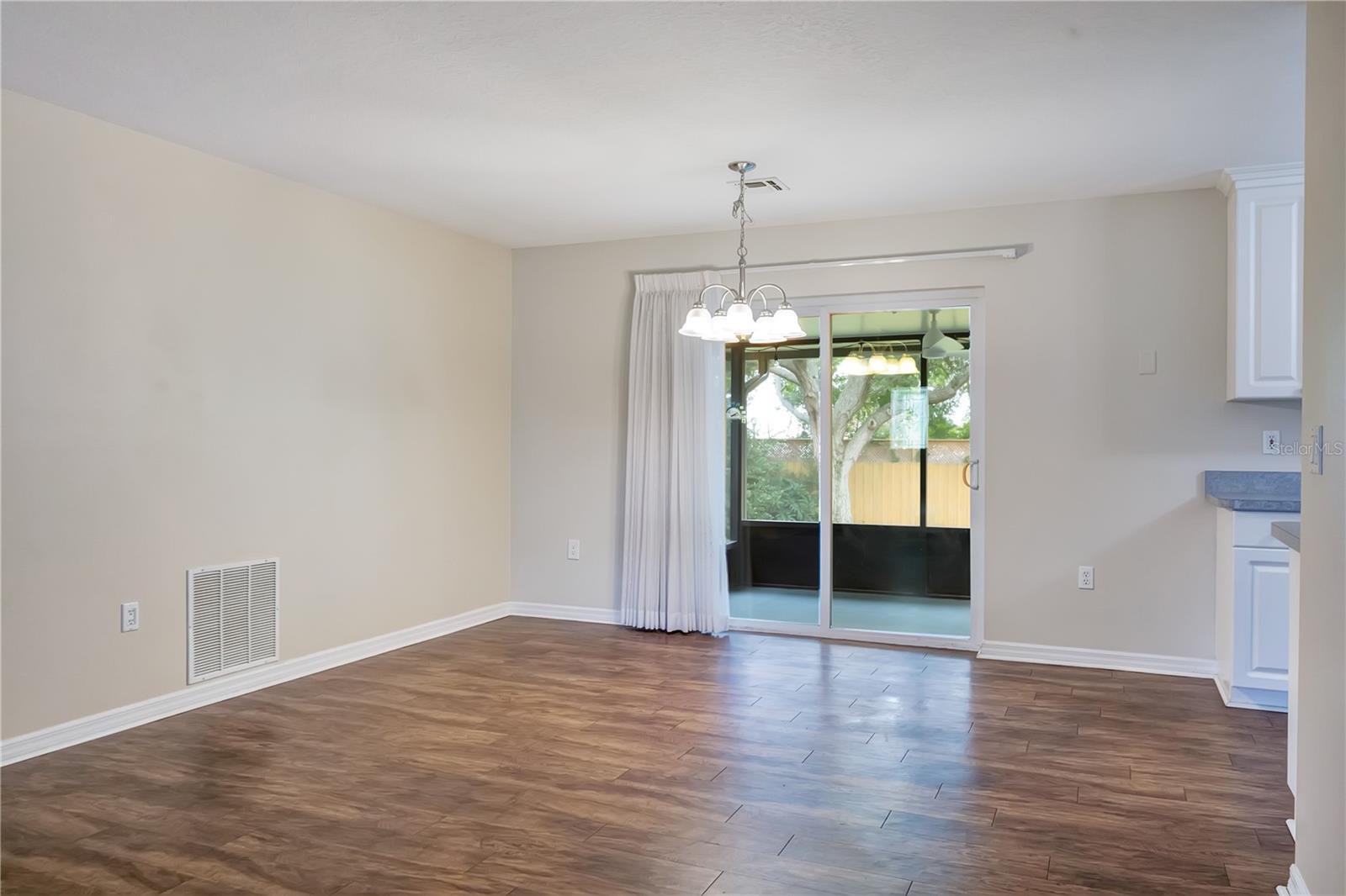 364 Cherry Tree St Property Photo 5