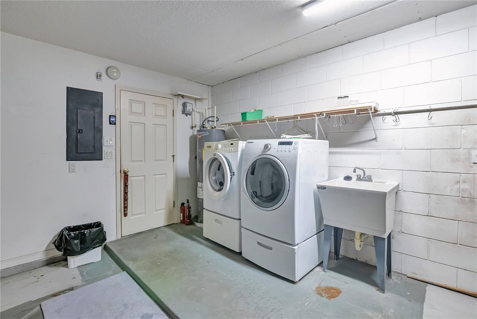 364 Cherry Tree St Property Photo 21