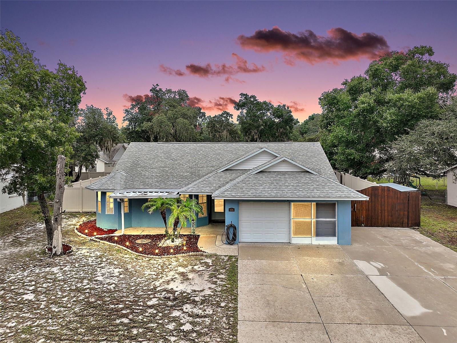 606 CRICKET HOLLOW LN