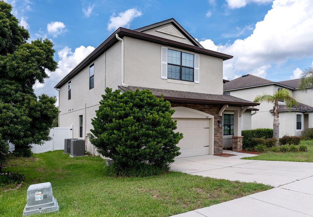 612 Silverthorn Pl Property Photo 4
