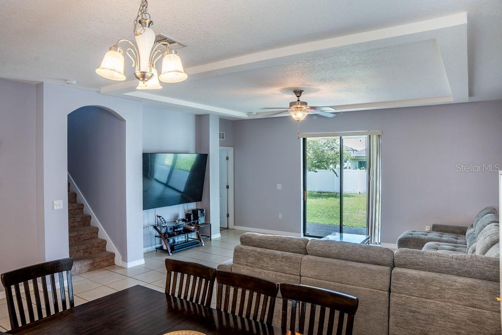 612 Silverthorn Pl Property Photo 6