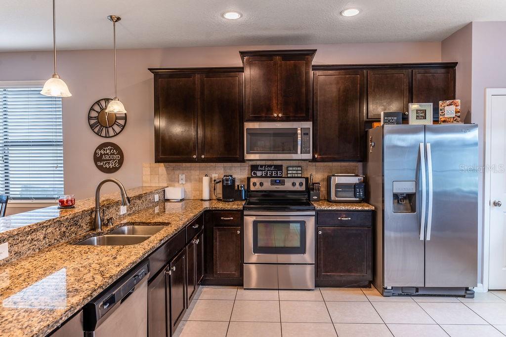 612 Silverthorn Pl Property Photo 8