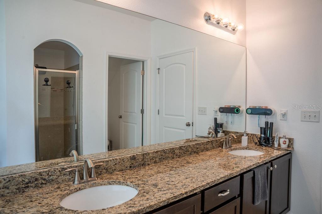 612 Silverthorn Pl Property Photo 12