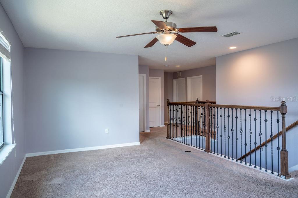 612 Silverthorn Pl Property Photo 16